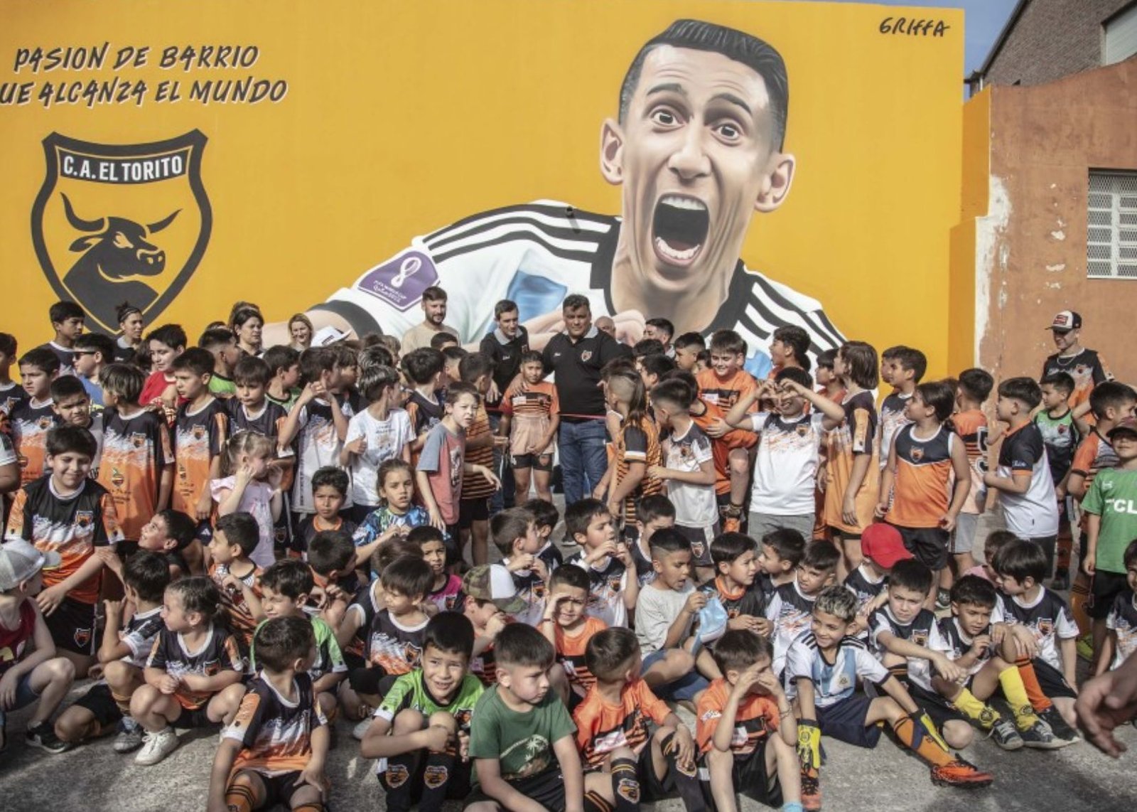 Di María tiene un nuevo mural en el club que lo vio nacer